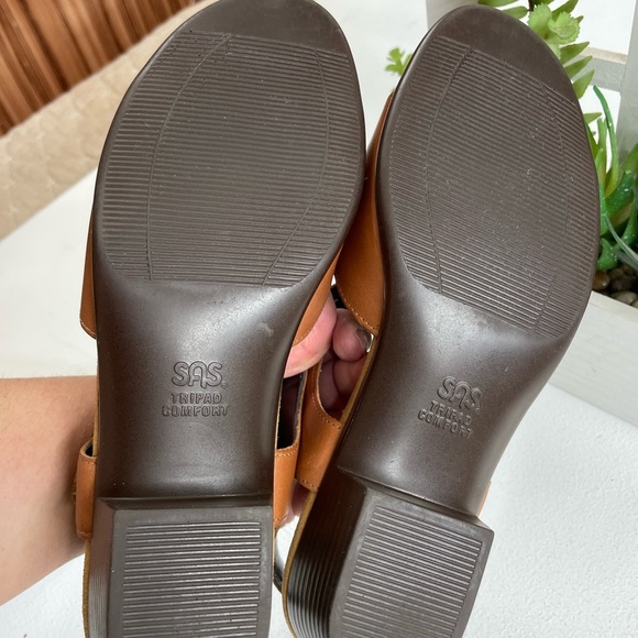 SAS Brown Leather Sandals with Floral Cutouts - Picture 4 of 6